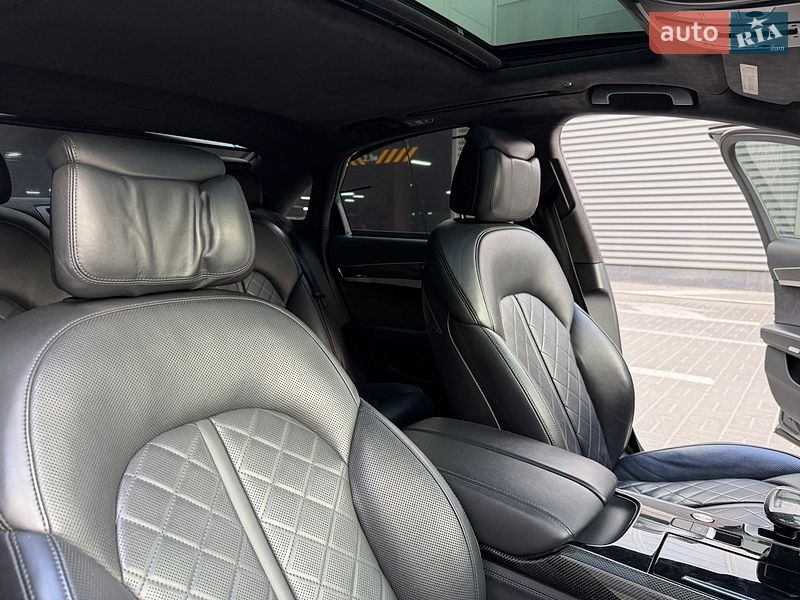 Седан Audi S8 2012 в Киеве