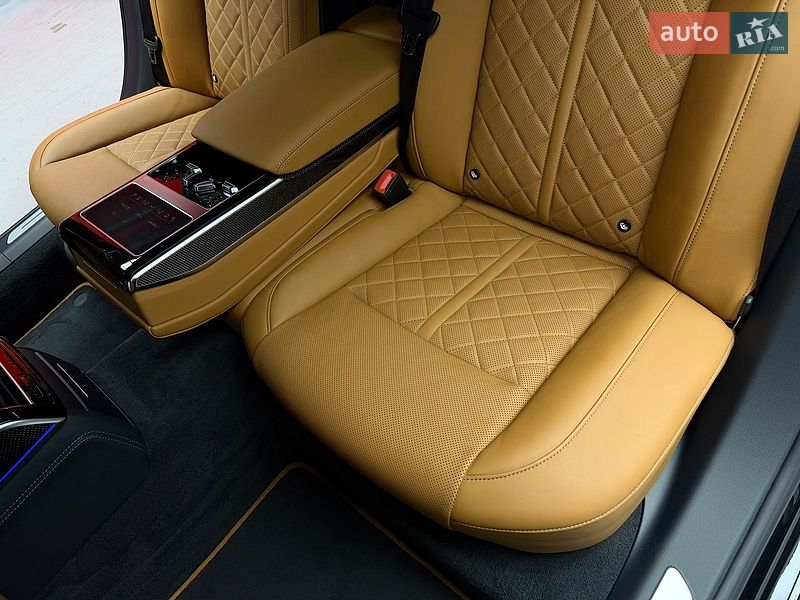 Седан Audi S8 2023 в Києві