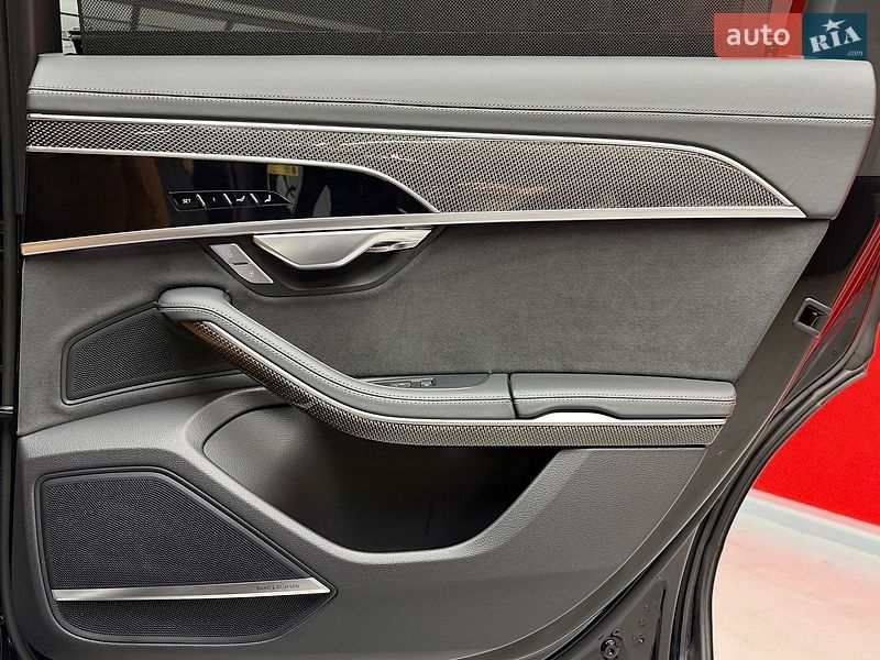 Седан Audi S8 2023 в Києві