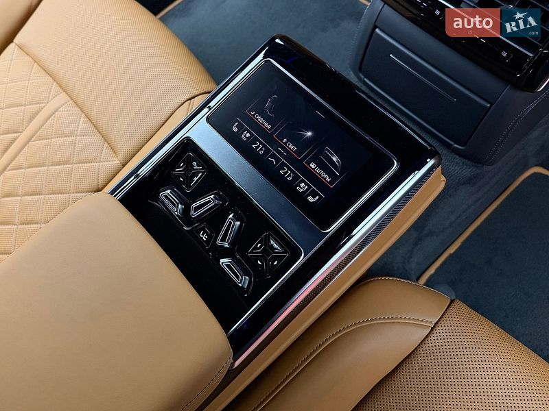 Седан Audi S8 2023 в Києві