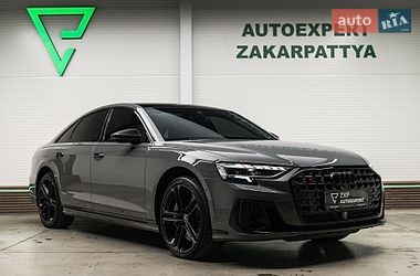 Седан Audi S8 2023 в Мукачево