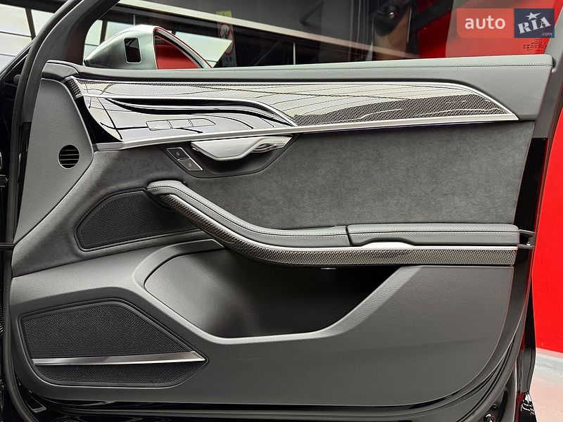 Седан Audi S8 2026 в Киеве