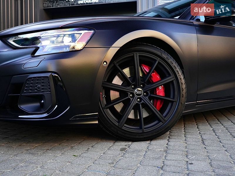 Седан Audi S8 2024 в Львове