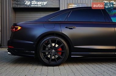 Седан Audi S8 2024 в Львове