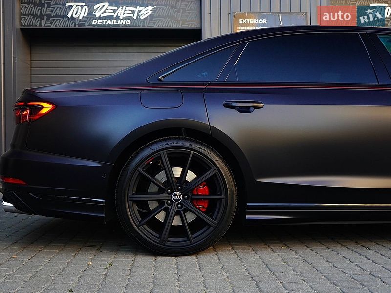 Седан Audi S8 2024 в Львове