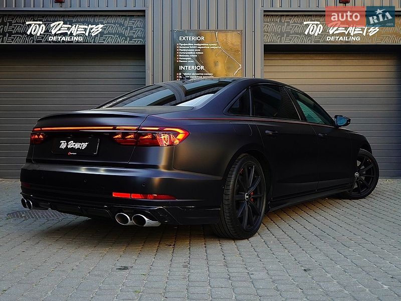 Седан Audi S8 2024 в Львове