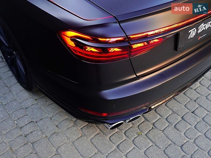 Седан Audi S8 2024 в Львове