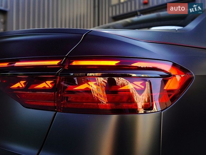 Седан Audi S8 2024 в Львове