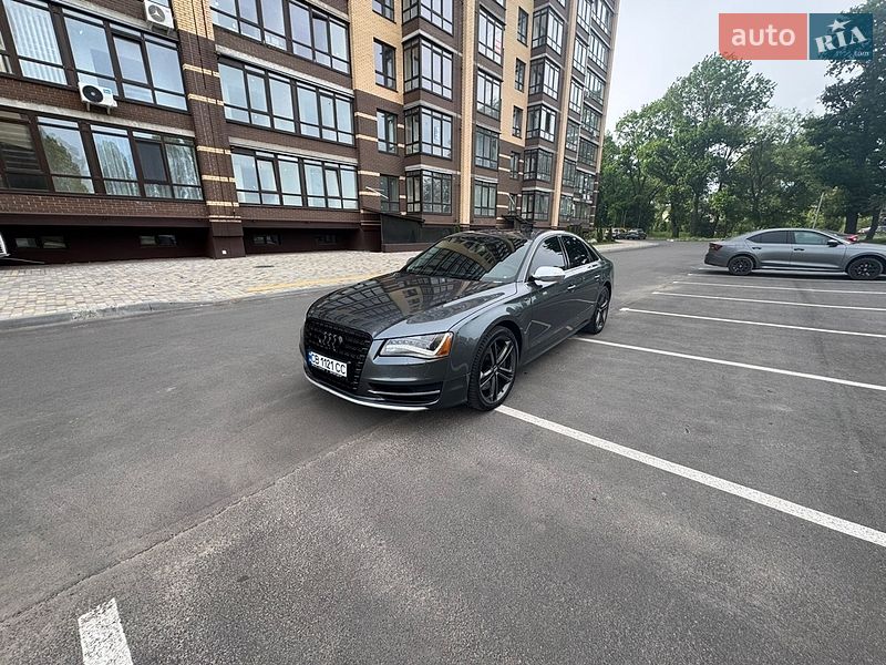 Седан Audi S8 2012 в Чернигове