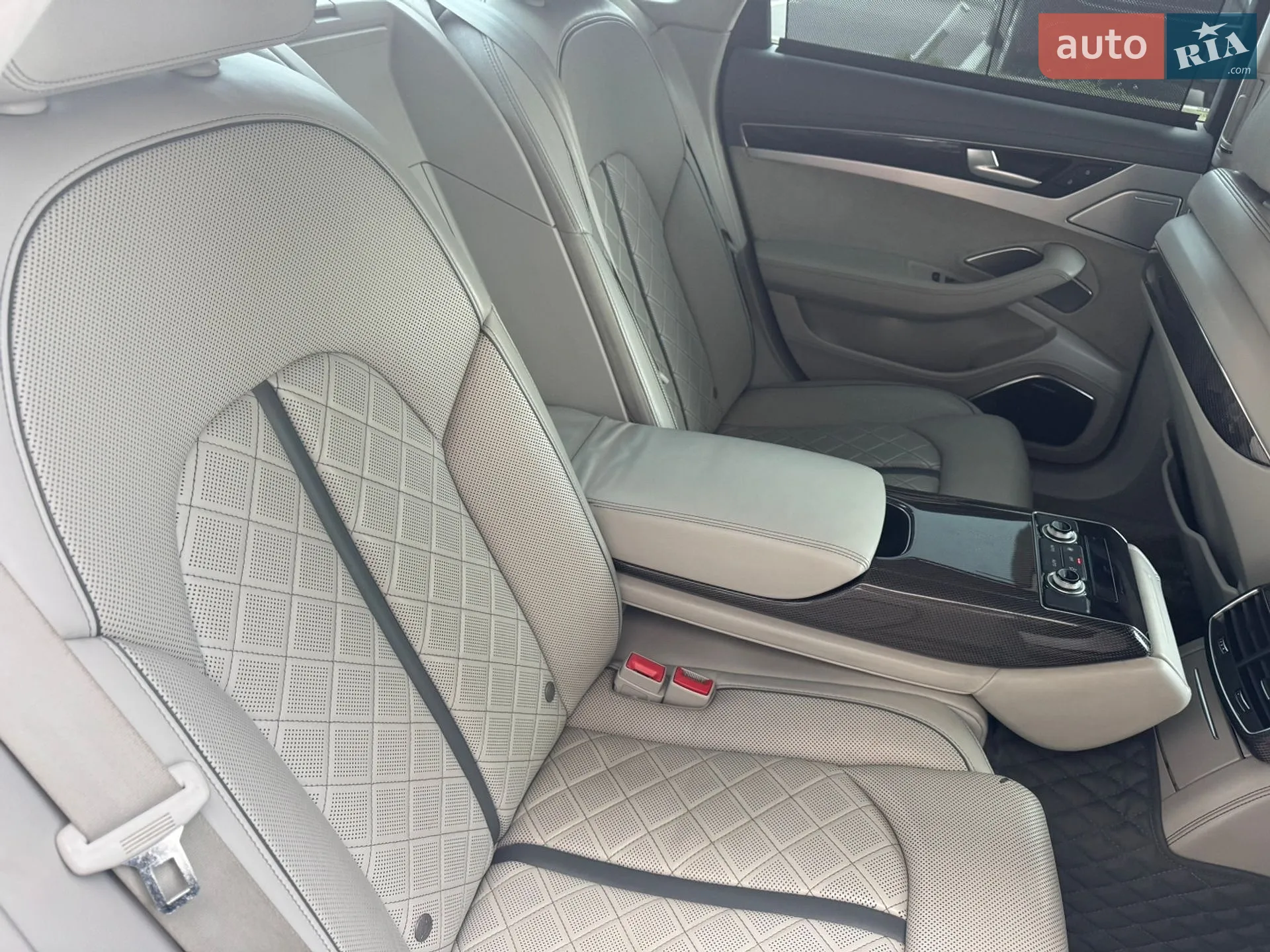 2012 Audi S8 - мініатюра 28