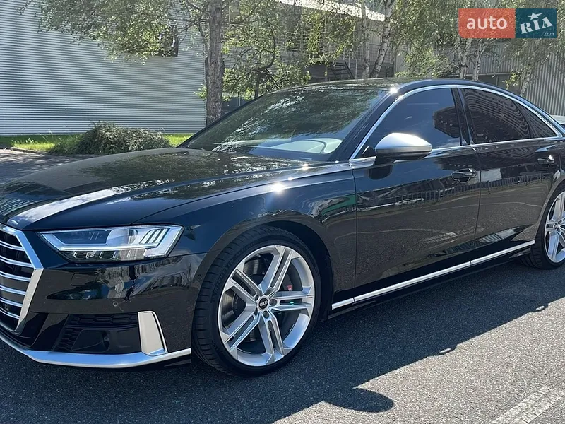 Audi S8