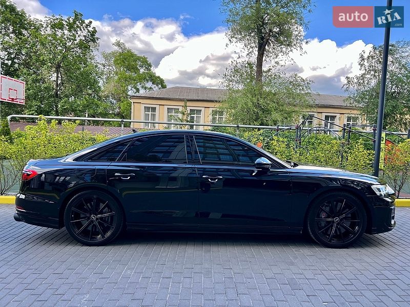 Седан Audi S8 2023 в Днепре