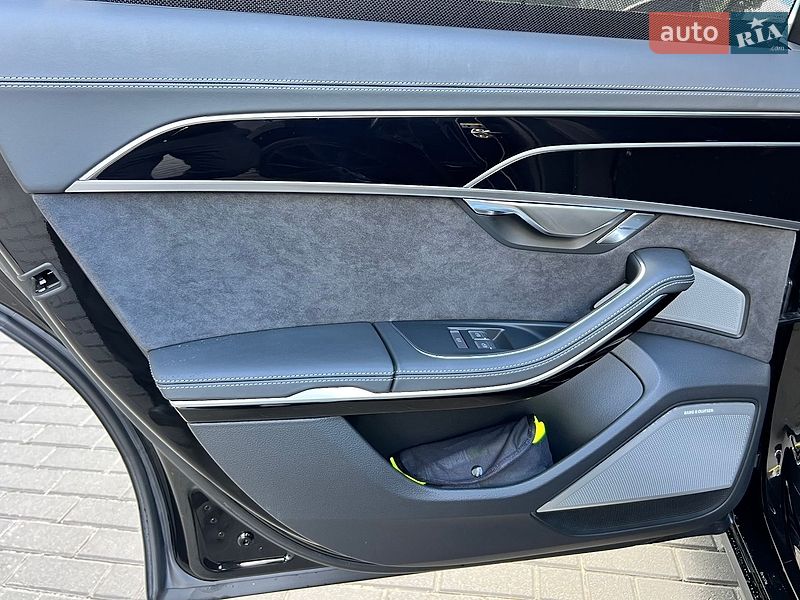 Седан Audi S8 2023 в Днепре