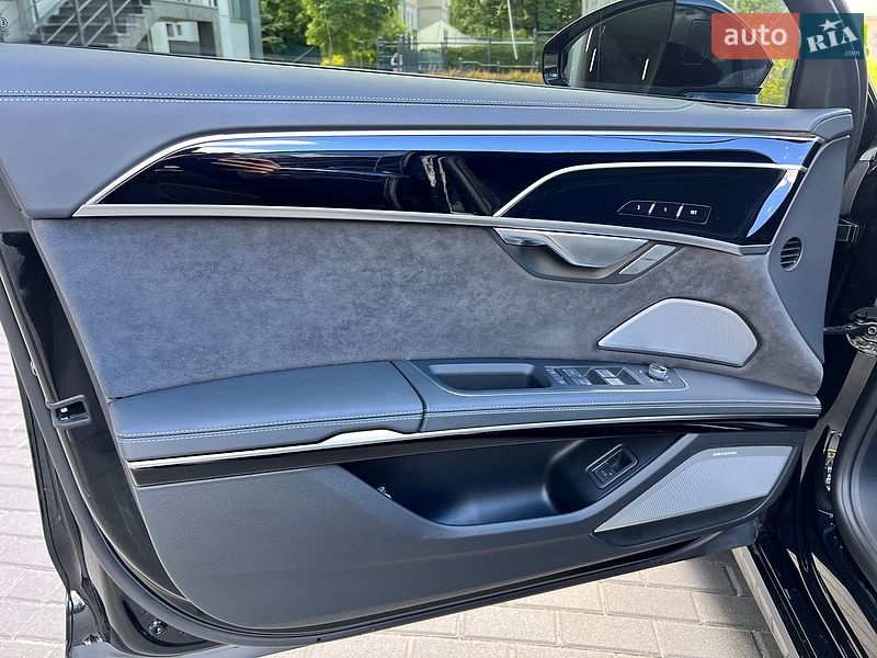 Седан Audi S8 2023 в Днепре