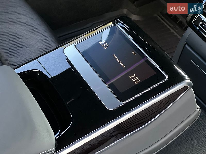 Седан Audi S8 2023 в Днепре
