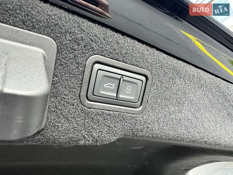 Седан Audi S8 2023 в Днепре