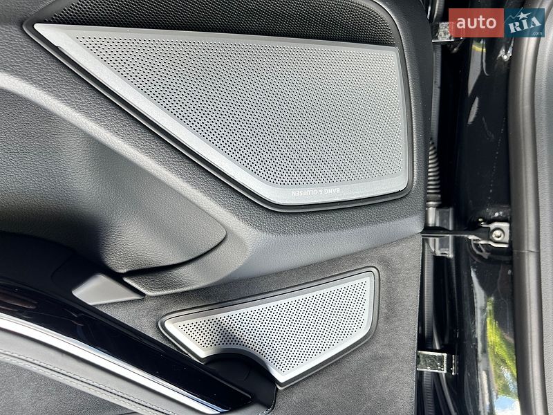 Седан Audi S8 2023 в Днепре