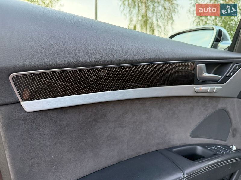 Седан Audi S8 2013 в Рівному