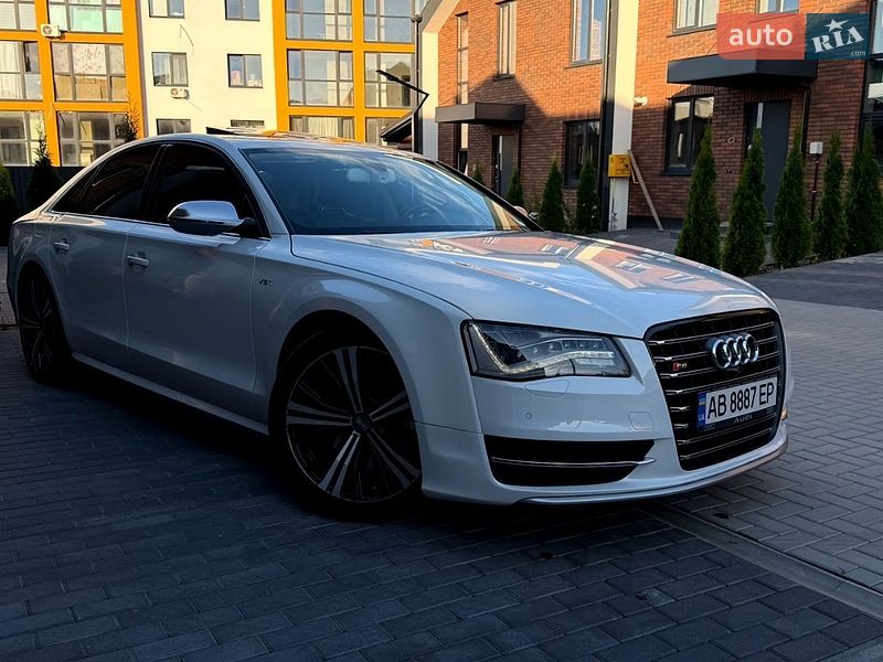Седан Audi S8 2014 в Вінниці