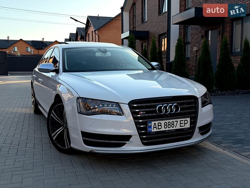 Седан Audi S8 2014 в Вінниці