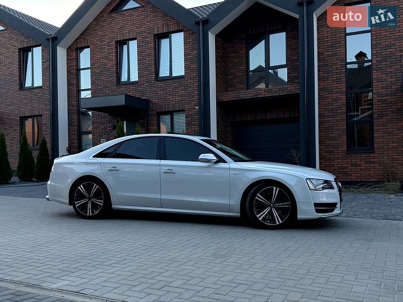 Седан Audi S8 2014 в Вінниці