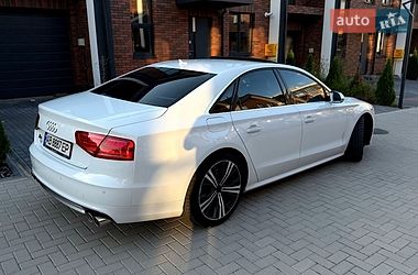 Седан Audi S8 2014 в Вінниці