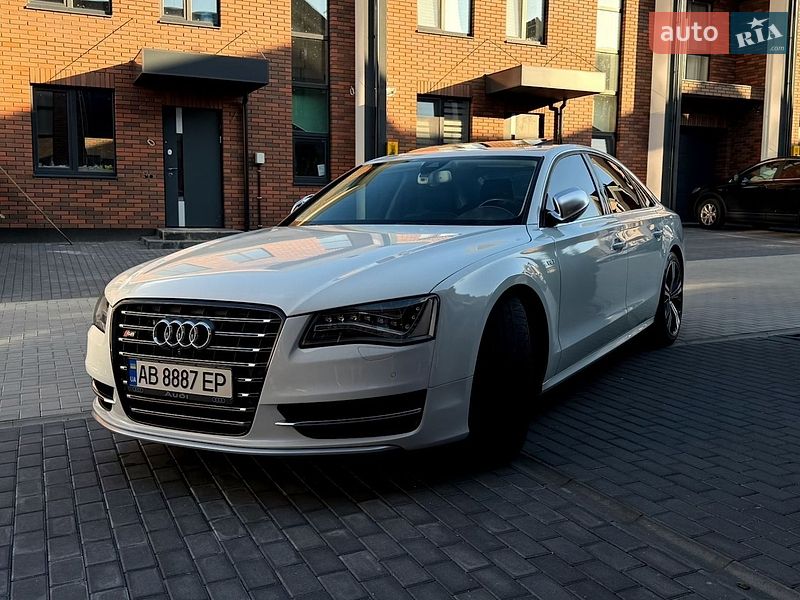 Седан Audi S8 2014 в Вінниці