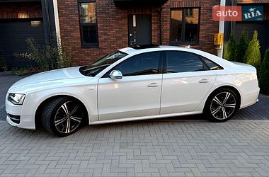 Седан Audi S8 2014 в Вінниці