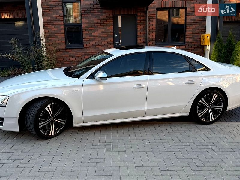 Седан Audi S8 2014 в Вінниці