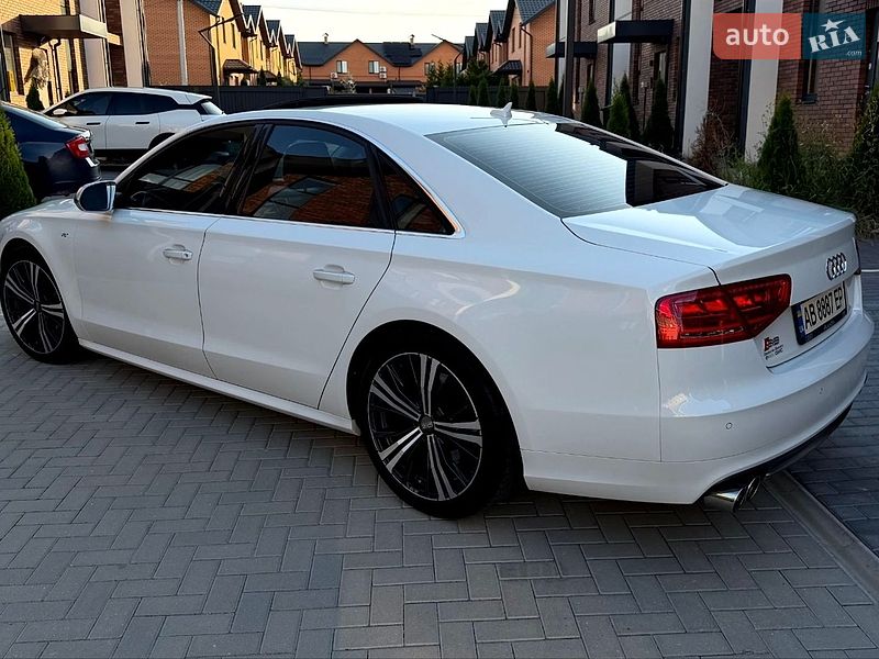 Седан Audi S8 2014 в Вінниці
