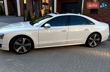 Седан Audi S8 2014 в Вінниці