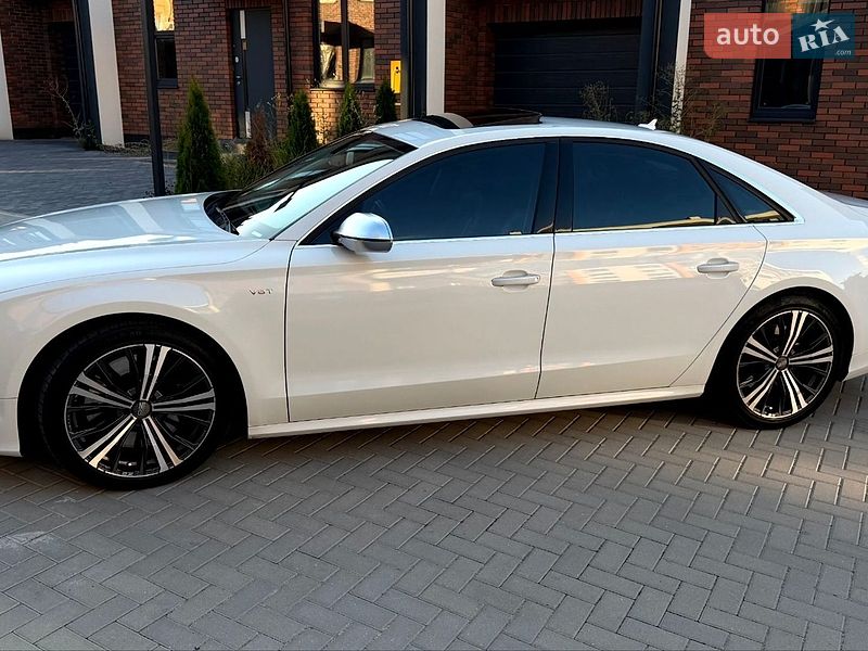 Седан Audi S8 2014 в Вінниці
