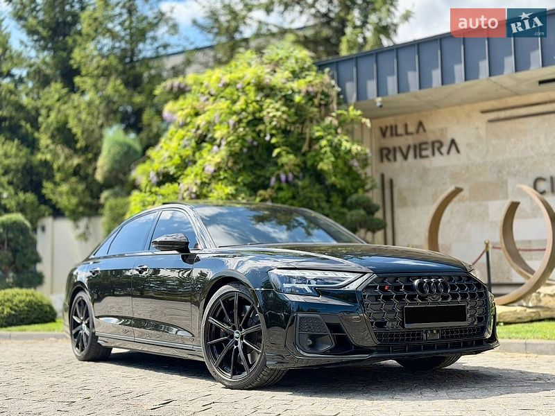 Седан Audi S8 2024 в Львове