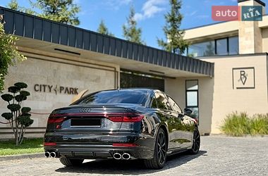 Седан Audi S8 2024 в Львове