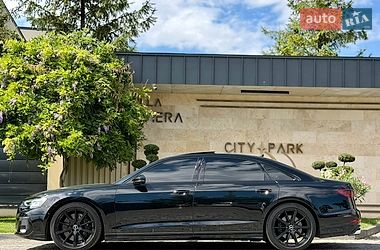 Седан Audi S8 2024 в Львове