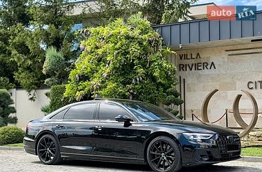 Седан Audi S8 2024 в Львове