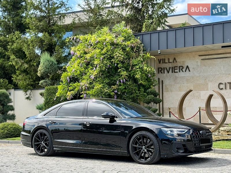Седан Audi S8 2024 в Львове