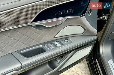 Седан Audi S8 2024 в Львове