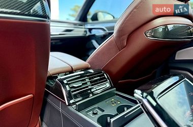 Седан Audi S8 2024 в Львове