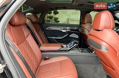 Седан Audi S8 2024 в Львове