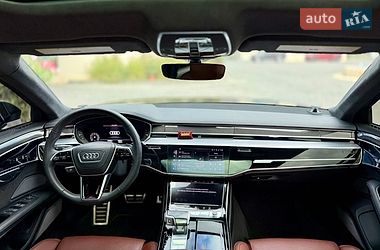 Седан Audi S8 2024 в Львове