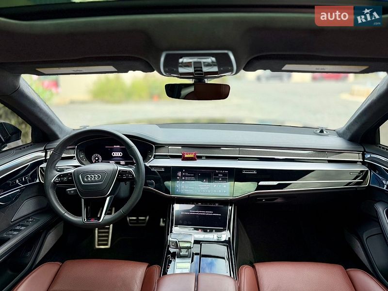 Седан Audi S8 2024 в Львове