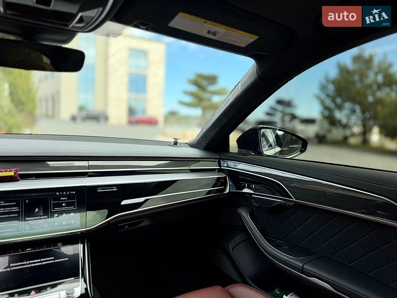 Седан Audi S8 2024 в Львове