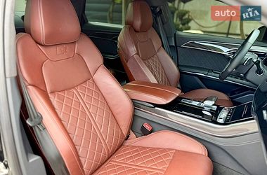 Седан Audi S8 2024 в Львове