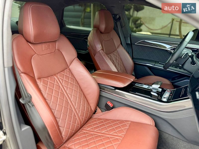 Седан Audi S8 2024 в Львове