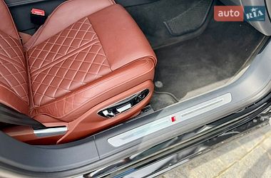 Седан Audi S8 2024 в Львове