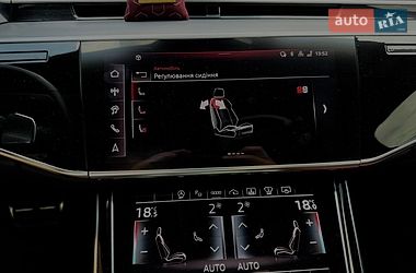 Седан Audi S8 2024 в Львове