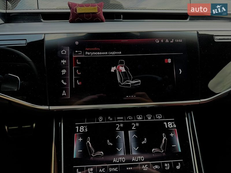 Седан Audi S8 2024 в Львове