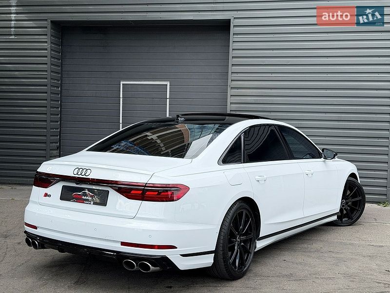 Седан Audi S8 2023 в Киеве
