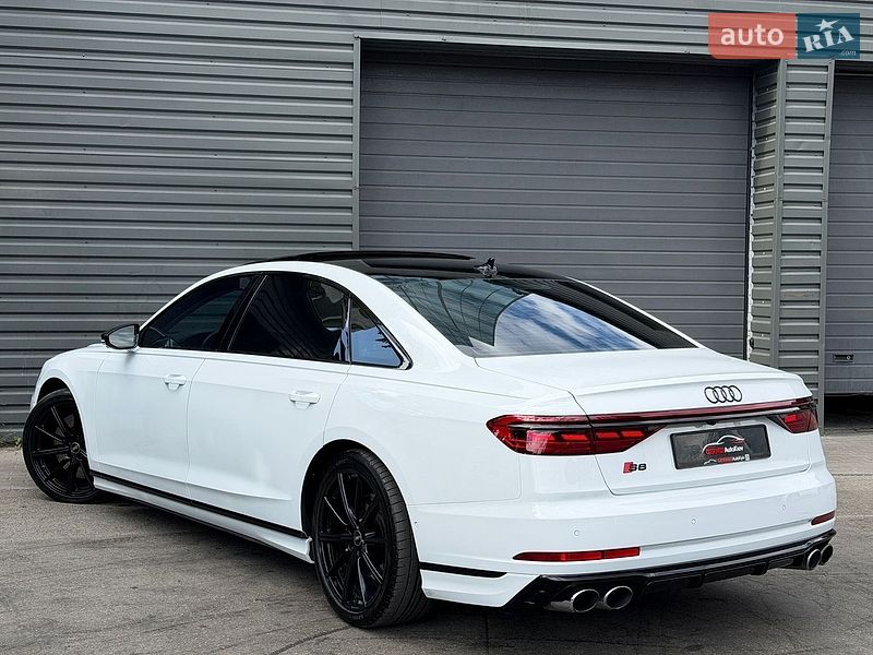 Седан Audi S8 2023 в Киеве